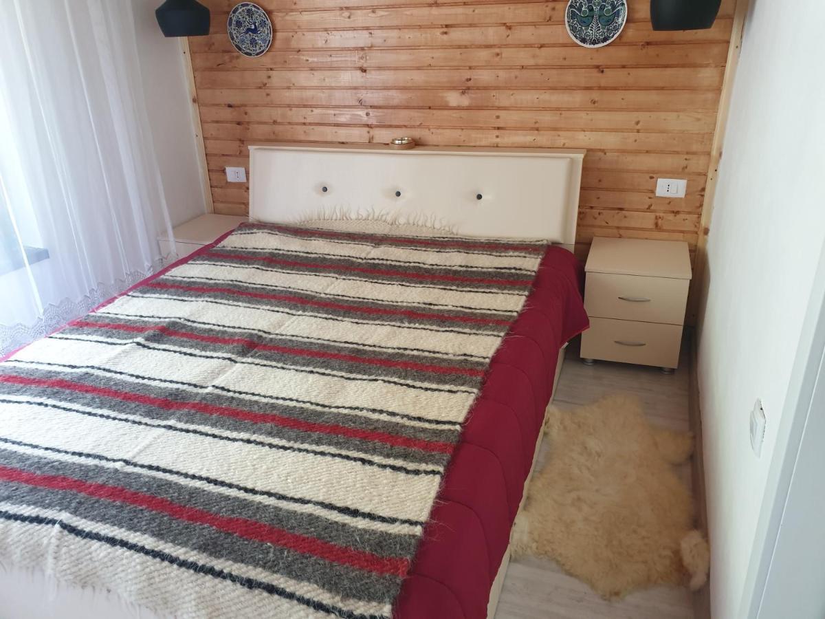 Madas Barbatesti Exteriör bild
