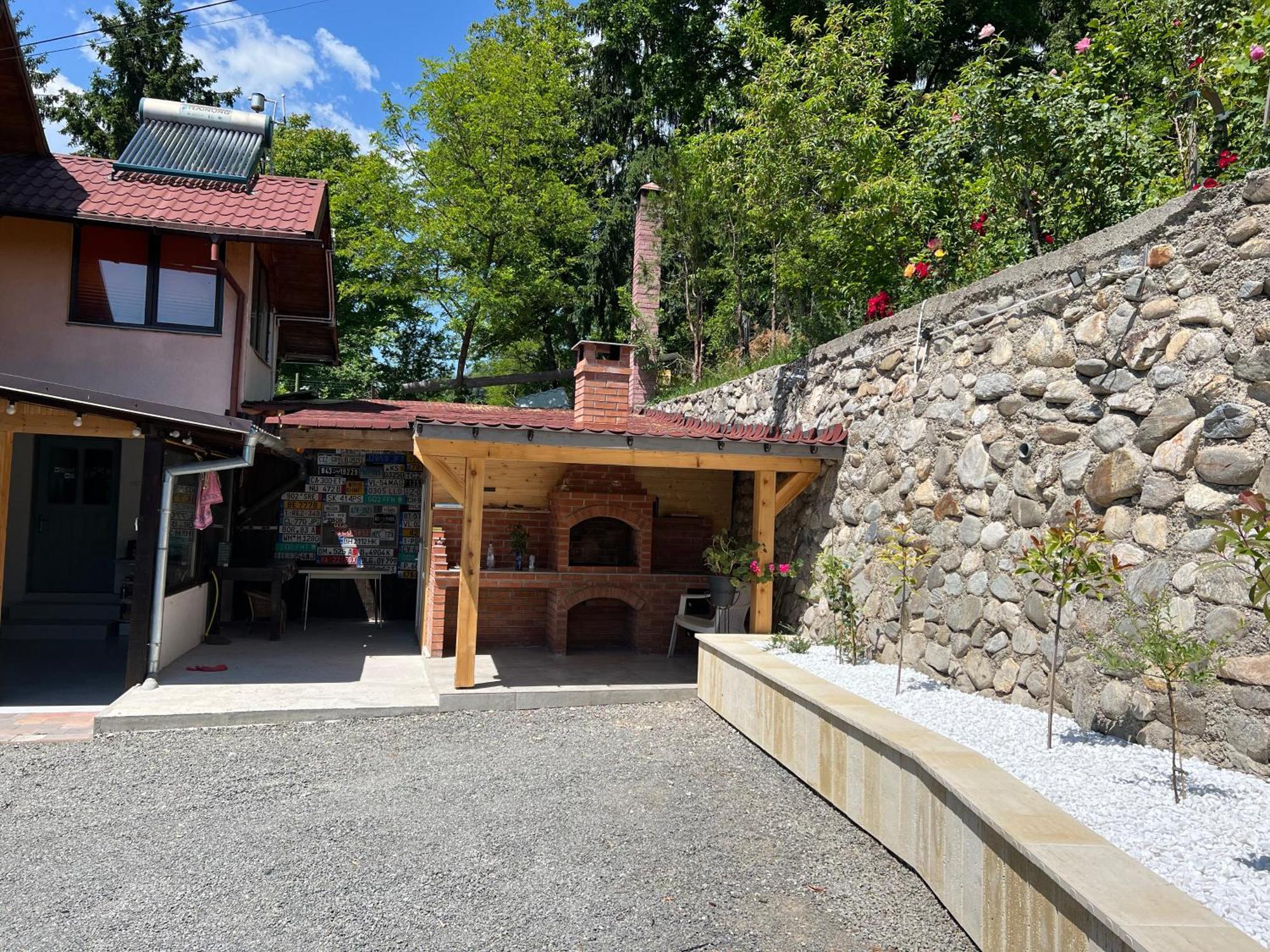 Madas Barbatesti Exteriör bild